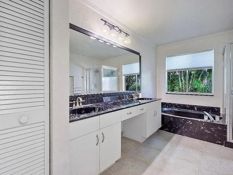6165 NW 77th Pl — Photo 14
