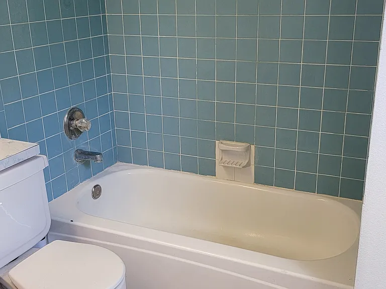 4650 Victoria Rd — Photo 12