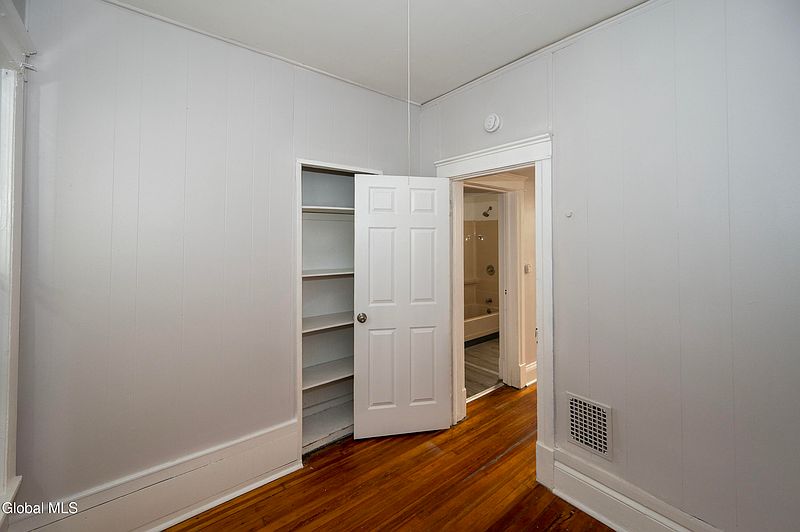 5th image of 10 Hurlbut Street