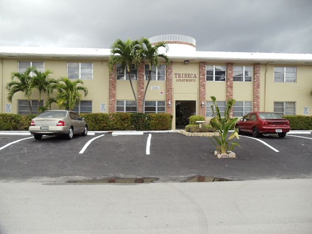 1st image of 2101 NE 51st St APT 08