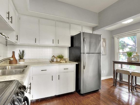 5th image of 810 Orange Park Ave #2