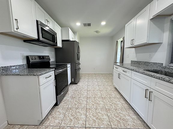 5th image of 628 Deauville Ct