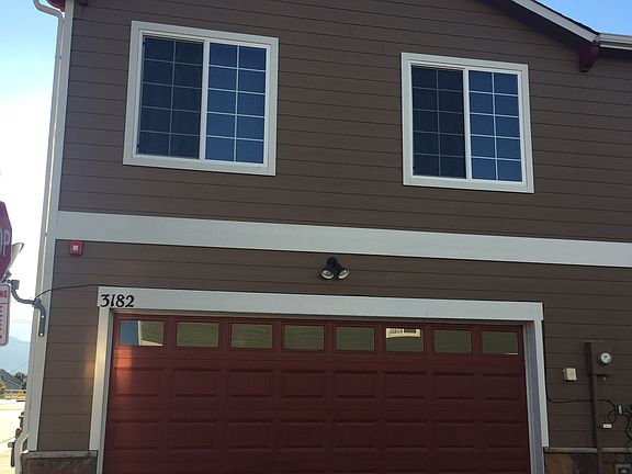 Attached 2.5 Car Garage