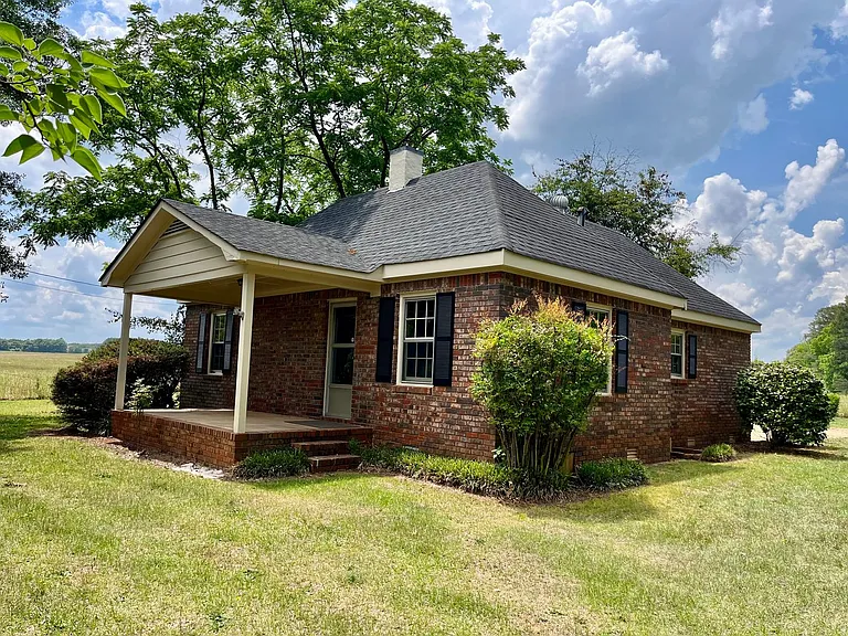 2061 Hodges Mill Rd — Photo 1
