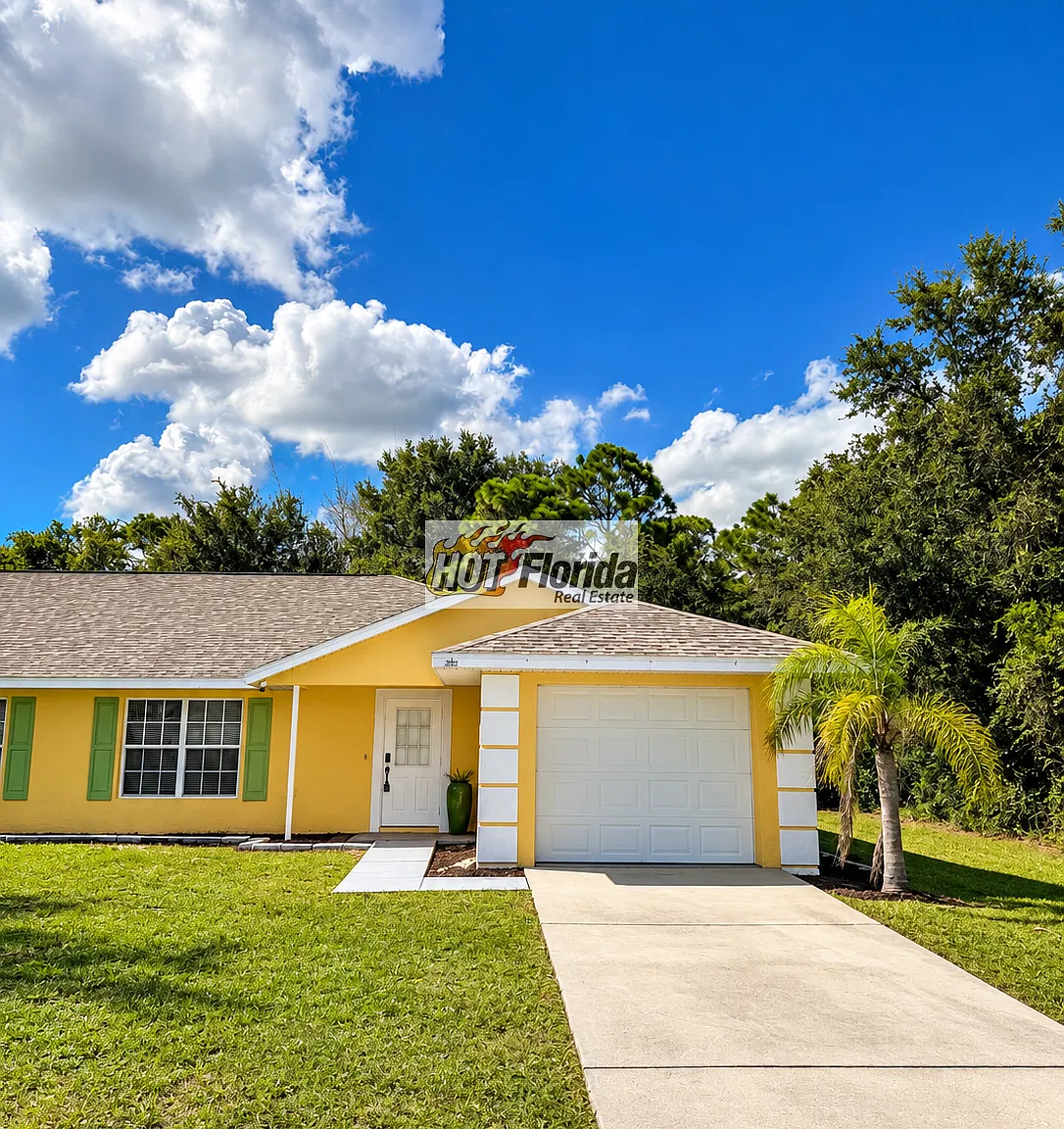 Updated 2-Bedroom, 2-Bath Home with Garage in Sun 'N Lake Sebring, FL — Photo 1