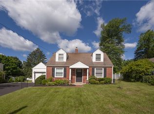 384 Old Eagle School Rd, Wayne, PA 19087