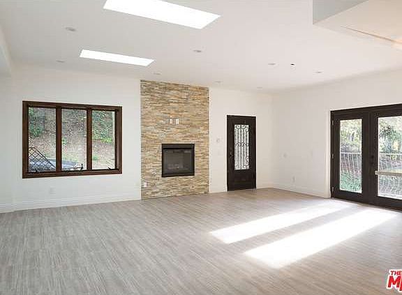 3rd image of 1018 Moraga Dr