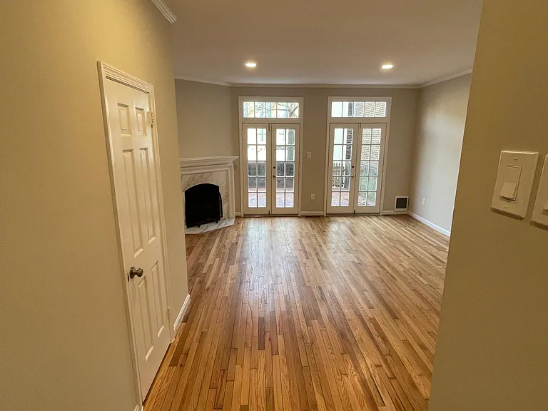 213 S Union St — Photo 3