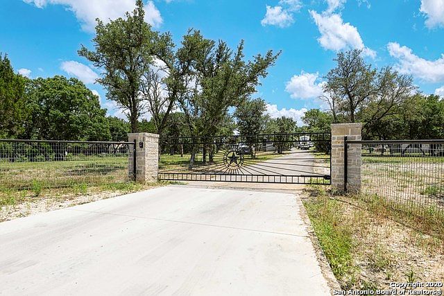 1st image of 160 Lake Front Dr