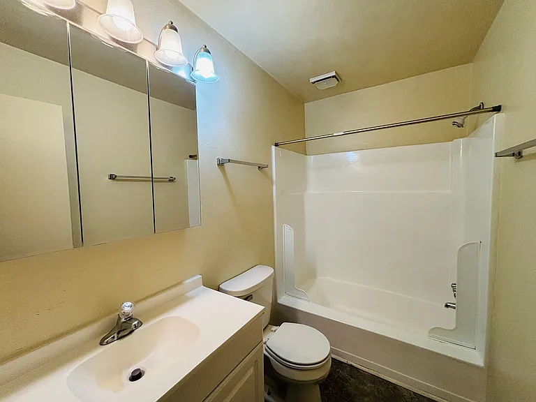 325 New Kent Rd — Photo 12