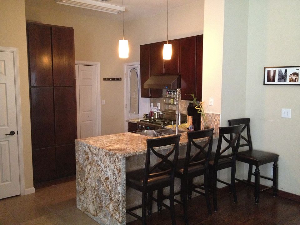 1st image of 16 Stratford Hall Cir