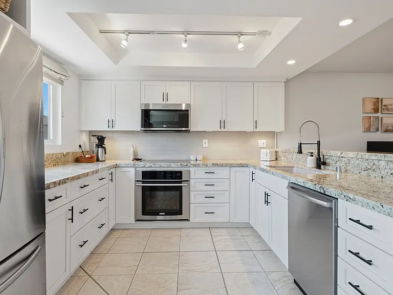 2112 Warfield Ave #9 — Photo 7