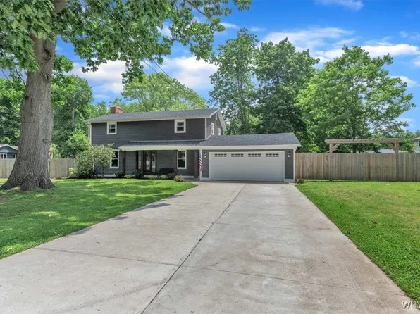 4 Alpine Dr, Silver Creek, NY 14136