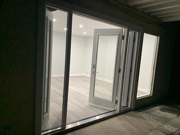 3rd image of 2861 Bayshore Ave