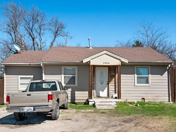 1906 S Peachtree Rd, Balch Springs, TX 75180