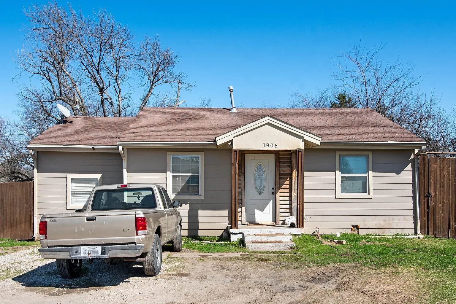 1906 S Peachtree Rd photo 1