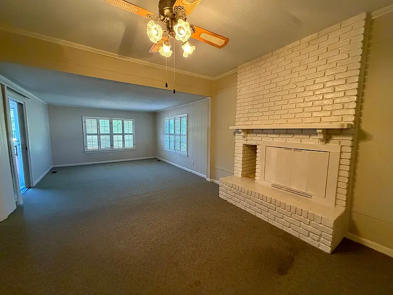 1541 Ebenezer Rd — Photo 9
