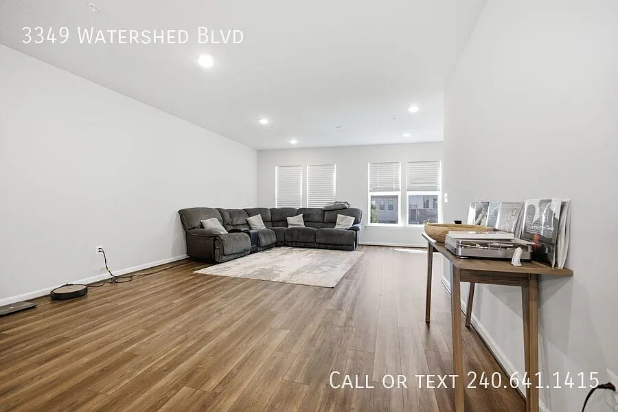 Beautiful 3 BR/2 Full BA & 2 Half BA Townhome in Laurel! — Photo 3