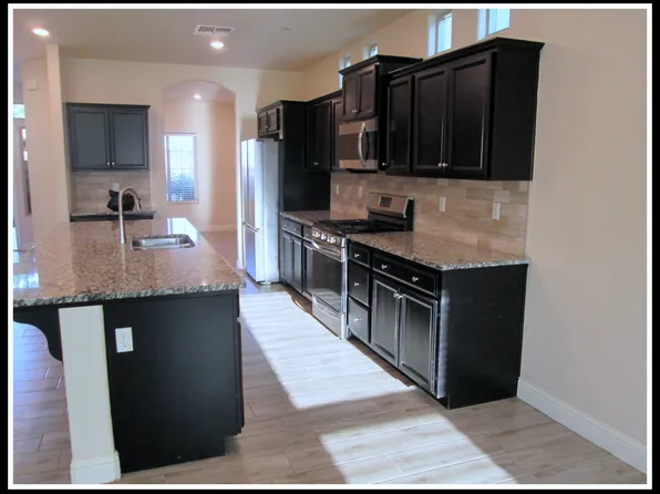 3509 Tawney Oaks Ln, Shafter, CA 93263