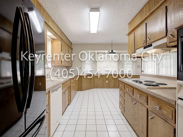 3632 Sunvalley Dr — Photo 16