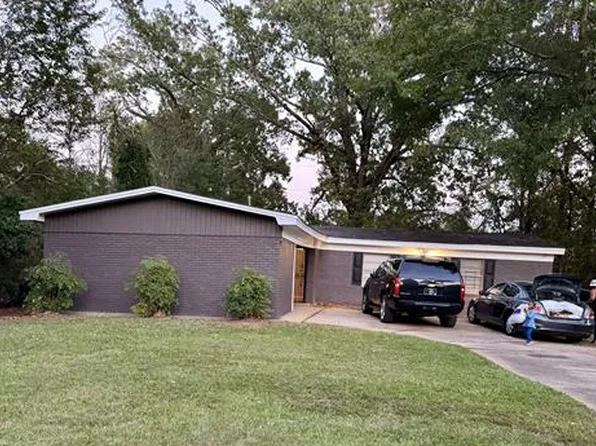 220 Queen Anne Ln, Jackson, MS 39209