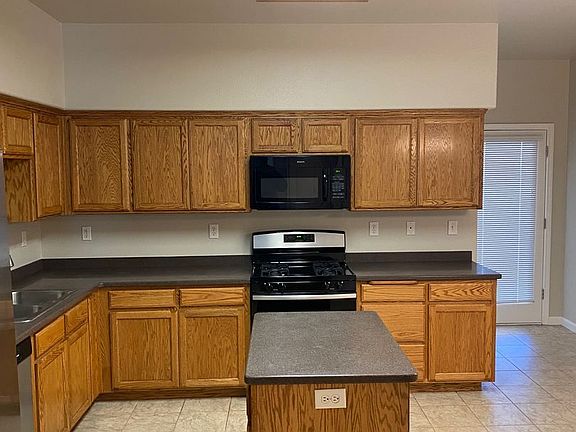 4th image of 2405 Cactus Ave