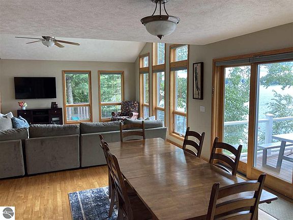 5th image of 1455 Lake Dr
