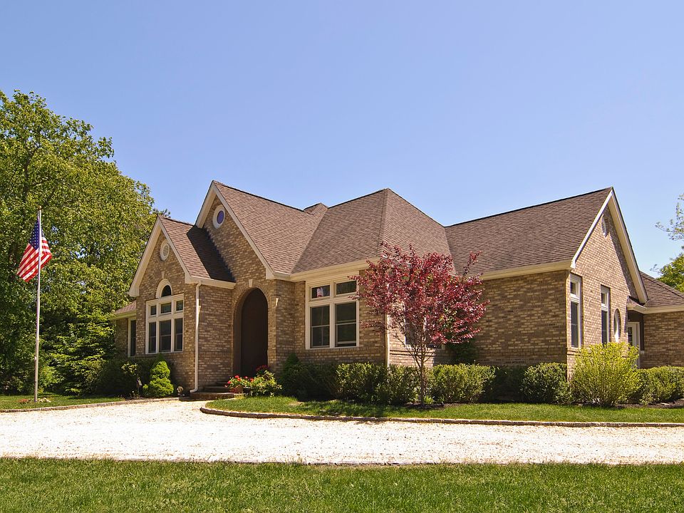1st image of 15 Tall Pines Dr