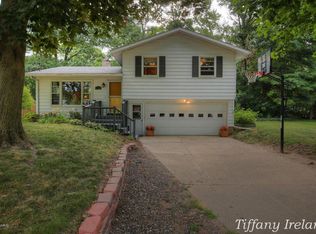7318 Edgewood Ave, Jenison, MI 49428