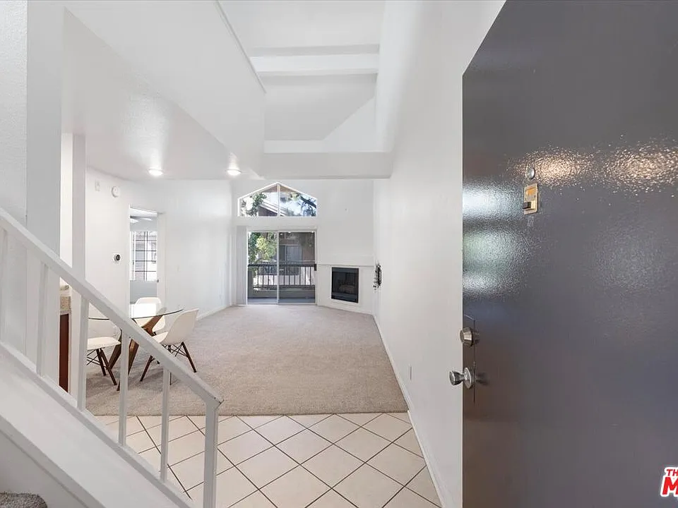 5530 Owensmouth Ave #316