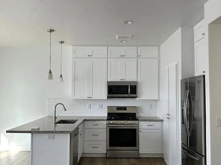 318 S 3 W — Photo 2