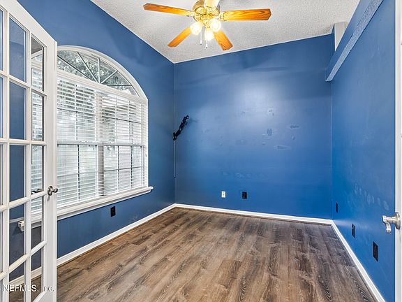 4th image of 1701 REDWOOD Lane