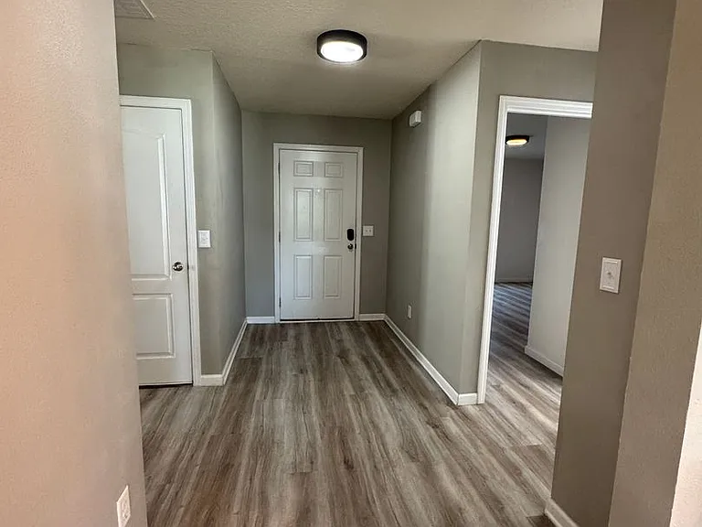 217 Brooklet Cir — Photo 3