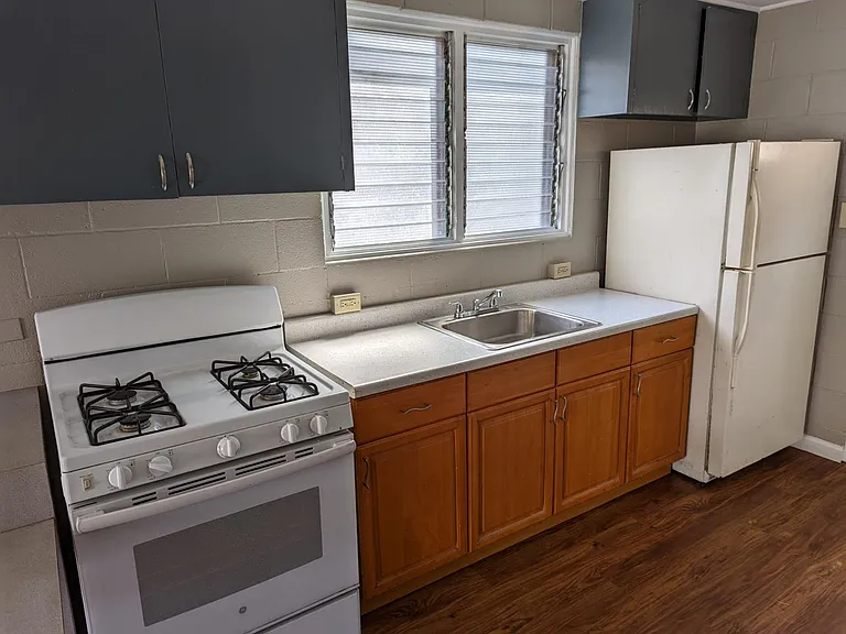 606 Isenberg St #D — Photo 2