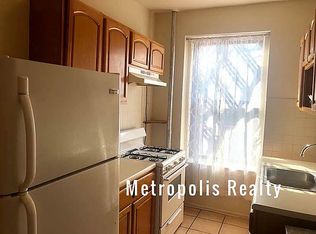 24-21 27th St #2B, Astoria, NY 11102