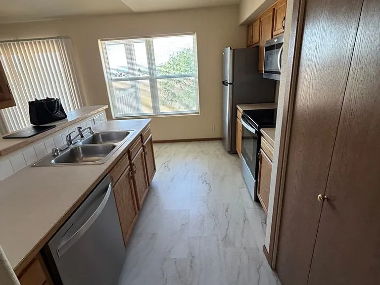 6405 Chapel Hill Blvd #J — Photo 8
