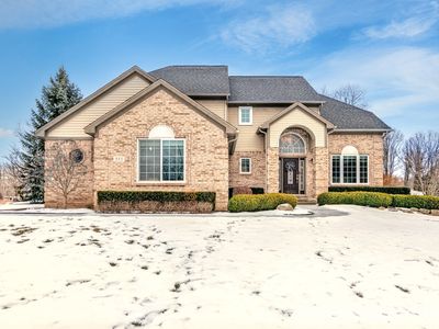 552 Crown Ridge Ct, White Lake, MI, 48386