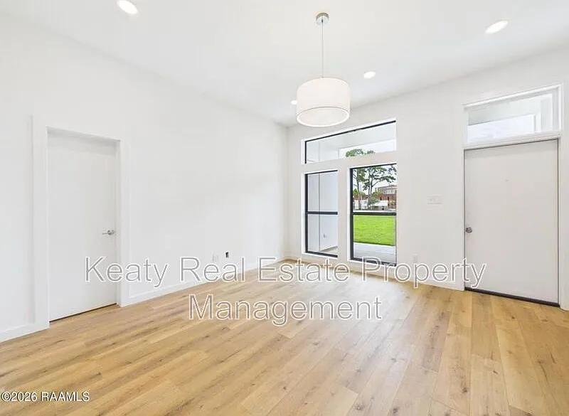 3 bed, 2.0 bath, 1030 sqft, $1,950 — Photo 4
