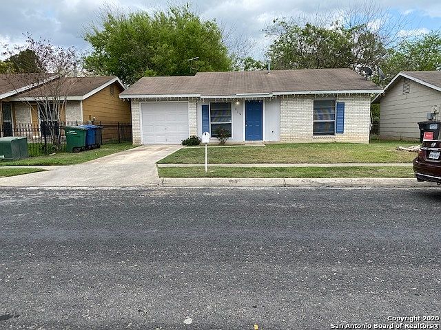1st image of 818 Park Bend Dr