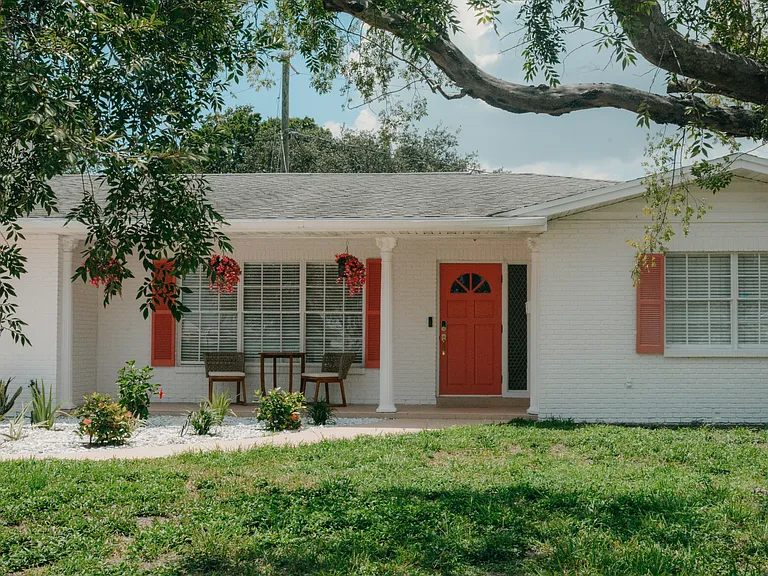 634 Danube Ave — Photo 1