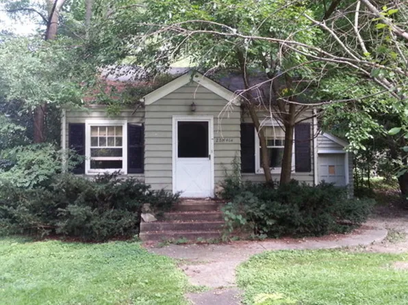 28W464 Batavia Rd, Warrenville, IL 60555