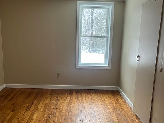 3rd image of 82 Old Town Rd