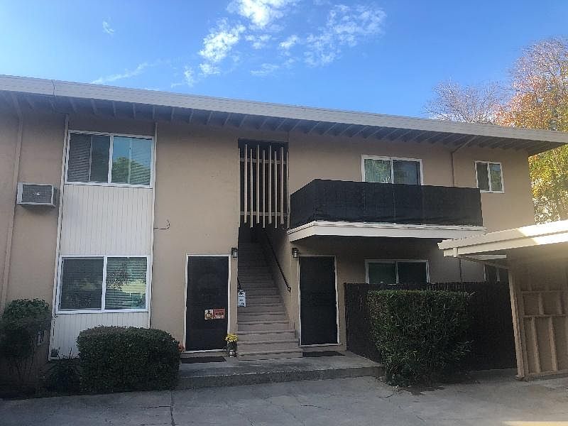 1st image of 921 Ravenscourt Ave #2