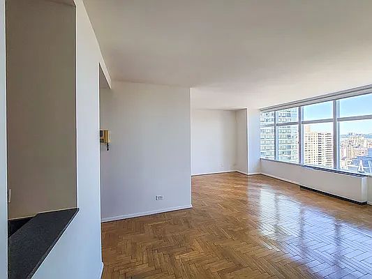 4th image of 160 W 66th St APT 27C