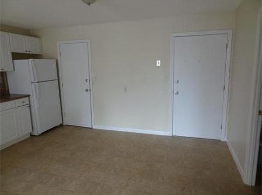 5th image of 10 Danbury Dr APT 15