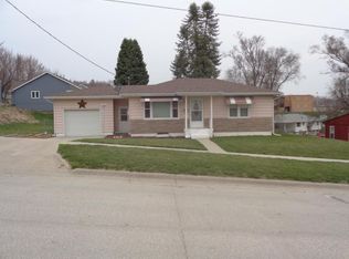 907 E Saint Clair St, Missouri Valley, IA 51555