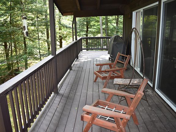 5th image of 131 Basswood Dr