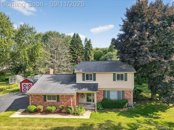 3641 Dornoch Ln, Oakland, MI 48363