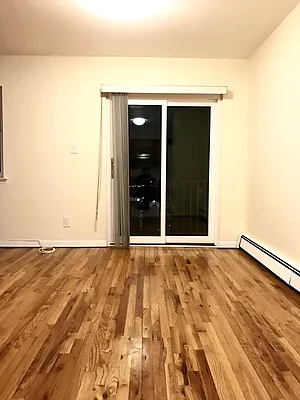 Rented by Zikos Realty Services | media 23