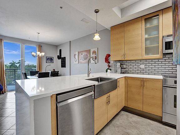 5th image of 2631 NE 14th Avenue #319